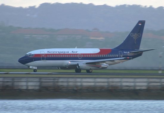 Sriwijaya Air PK-CJG oleh Lutomo Edy Permono (hak cipta dilindungi undang-undang) Sriwijaya Air PK-CJG oleh Lutomo Edy Permono (hak cipta dilindungi undang-undang)